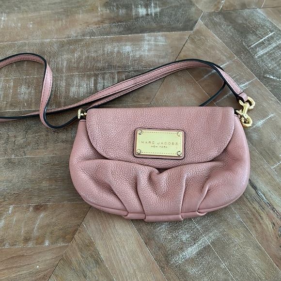 Marc Jacobs Handbags - FINAL PRICE ❤️ Pink Marc Jacobs Crossbody